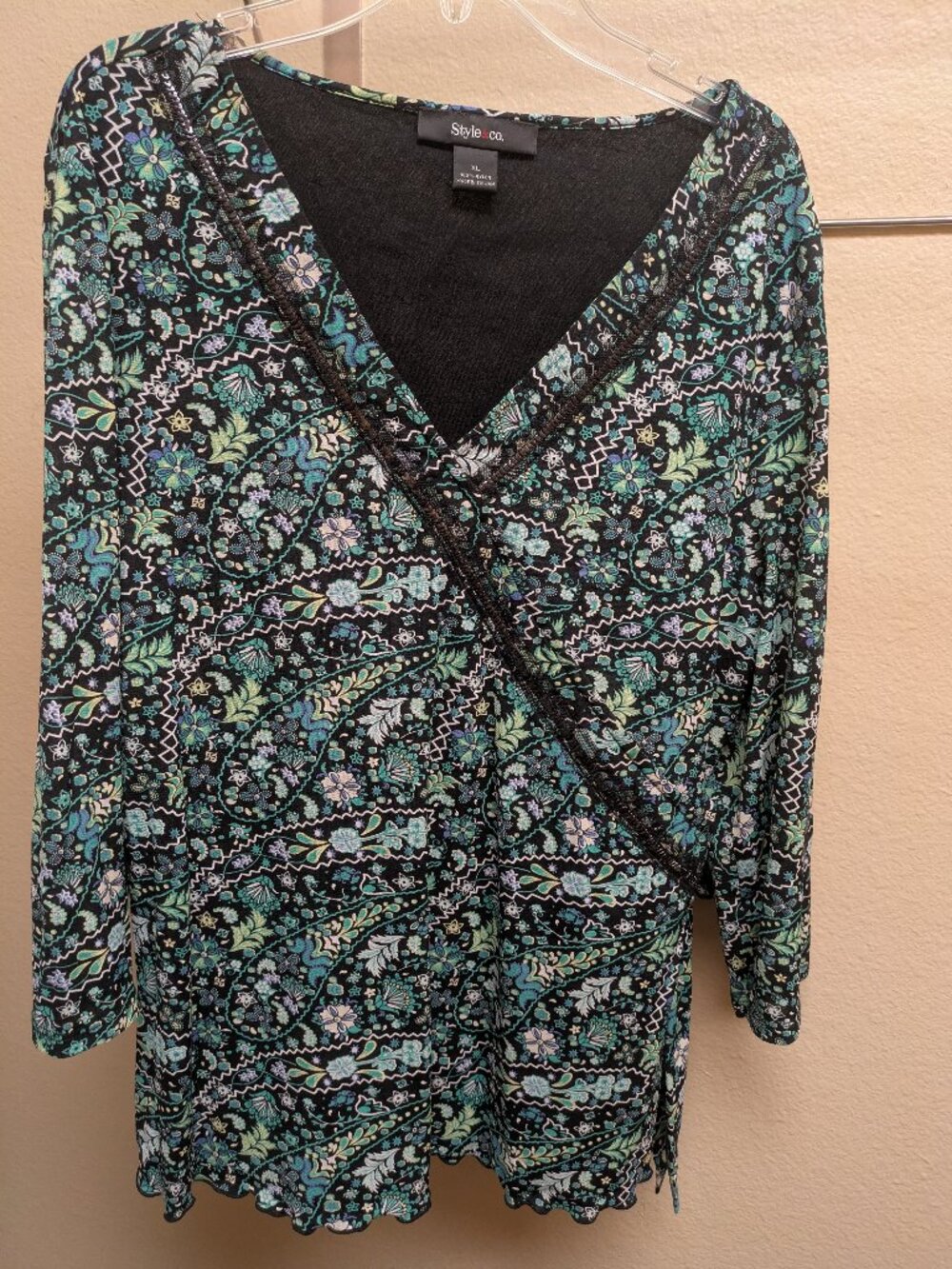 ~Very Pretty blouse in beautiful colors.